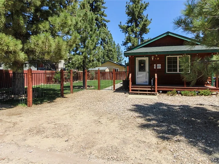 2107 2nd Ln — Photo 24