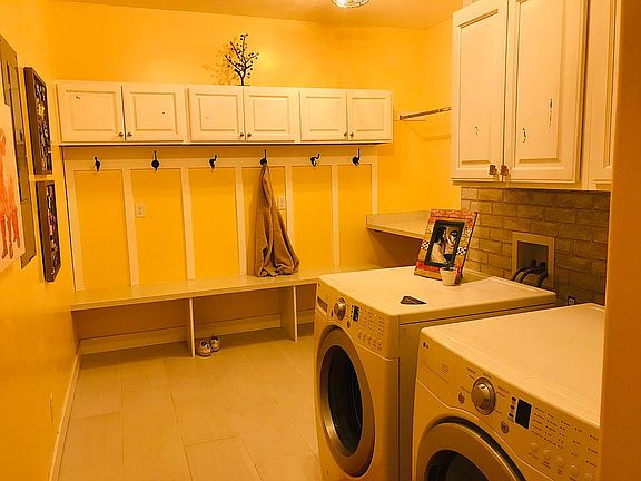 Extra Large Laundry w/ Sink