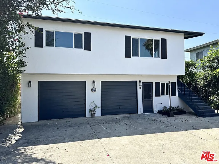2215 Orange Grove Ave — Photo 1