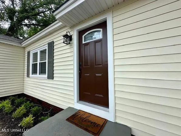 306 Parkway Dr, Pearl, MS 39208