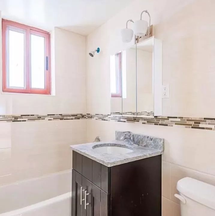 2nd image of 2116 W 9th St #3A