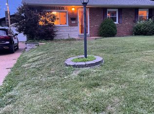 427 Greenmeadows Dr, Saint Louis, MO 63123