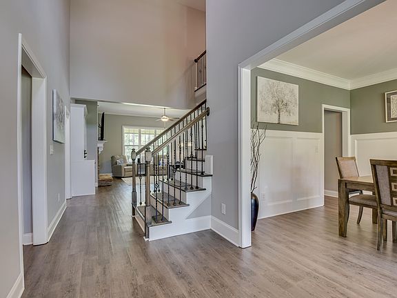 4th image of 3966 Barrett Street