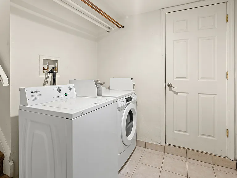 590 Grove Ave #2 — Photo 16
