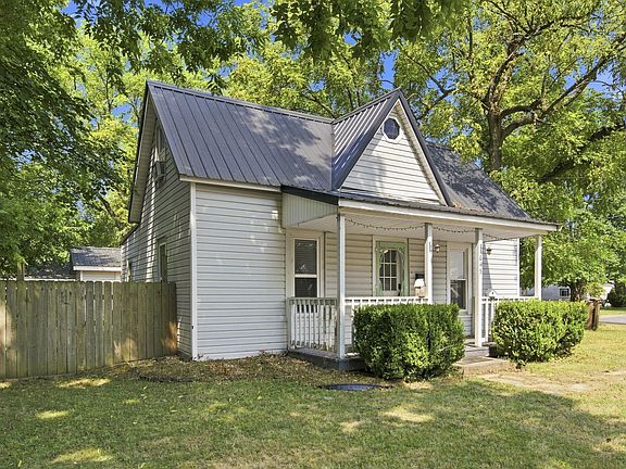 3rd image of 645 N Walnut Avenue