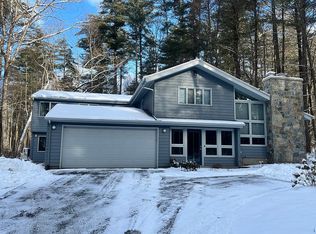 40 High Point Dr, Amherst, MA 01002