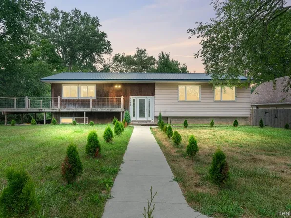 5670 Kinneville Rd, Eaton Rapids, MI 48827