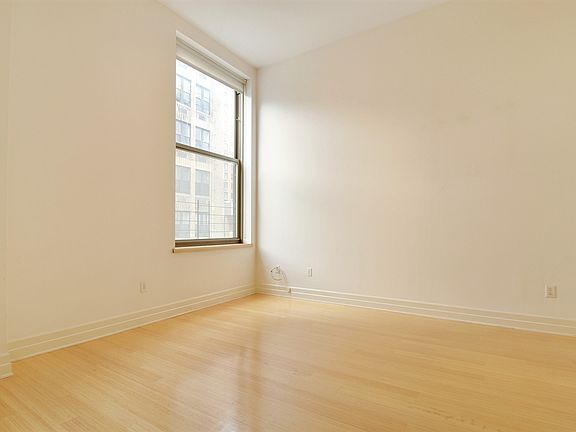 3rd image of 110 Livingston St APT 4O