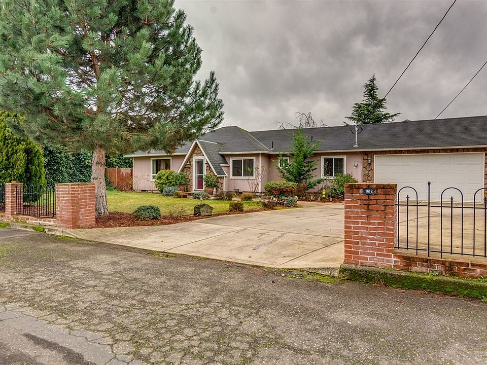 1st image of 1612 SE 168th Ave