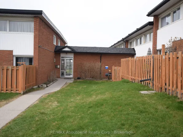 176 Henry St #25, Brantford, ON N3S 5C8