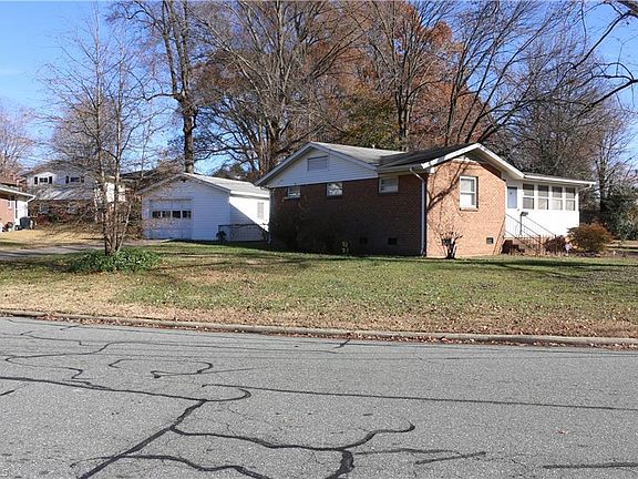 4th image of 2519 Hardie St
