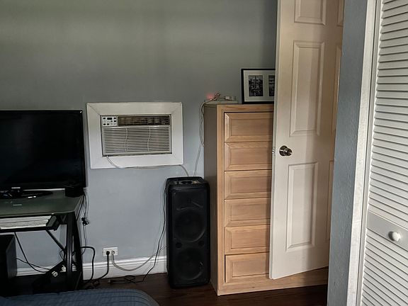 4th image of 1465 NE 53rd Ct
