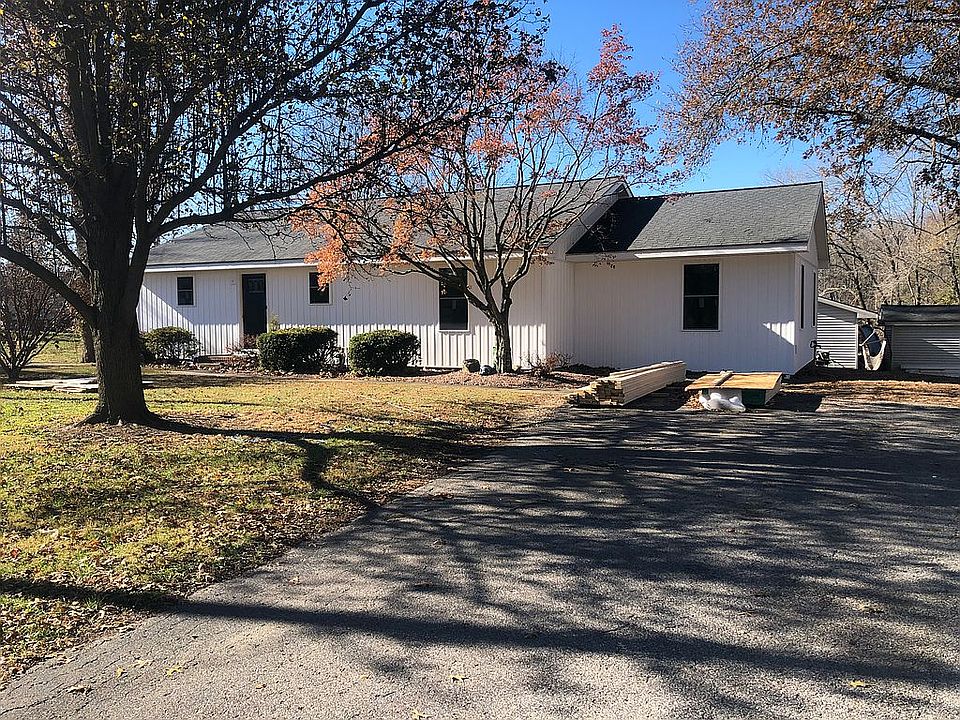 2nd image of 811 Old Plank Rd