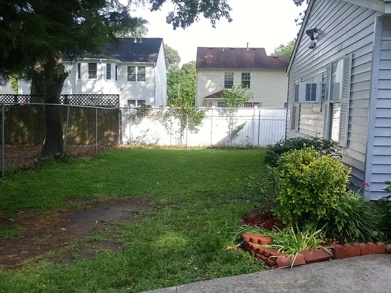 1341 Hullview Ave #A — Photo 2