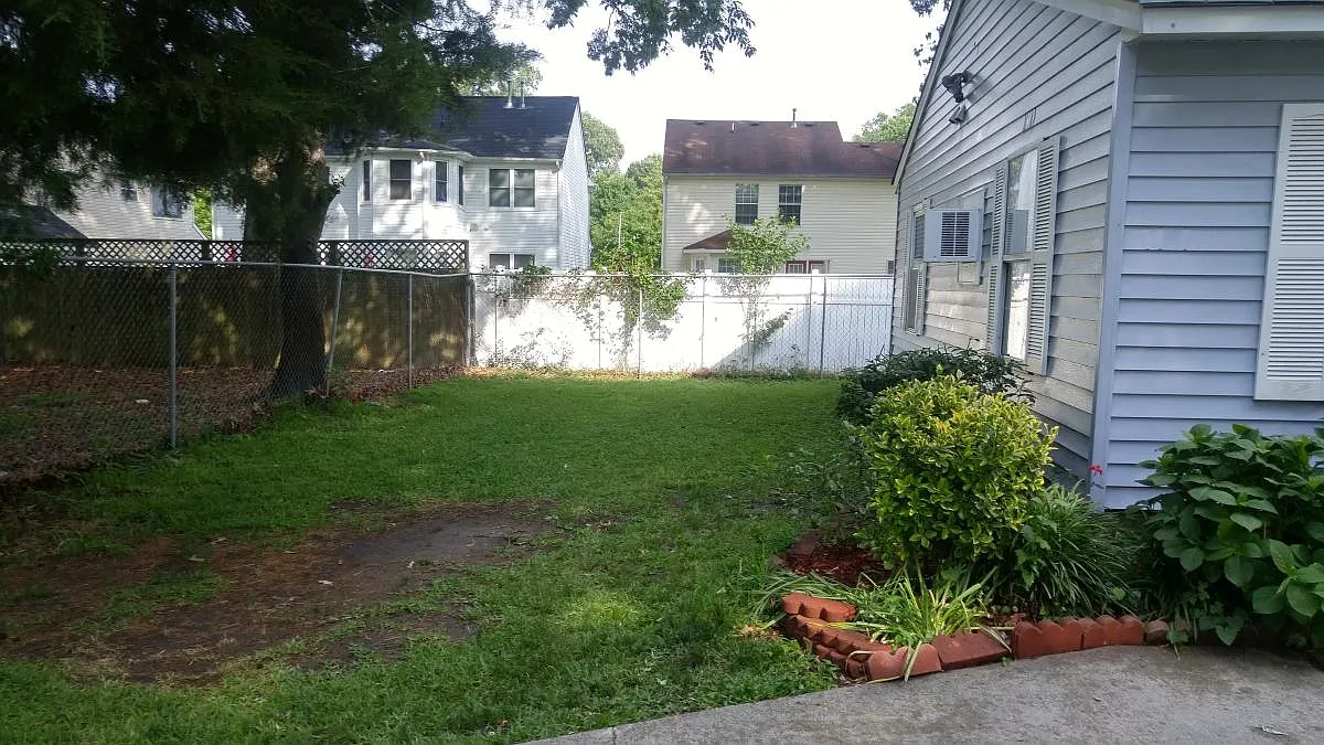 Building Photo - 1341 Hullview Ave #A