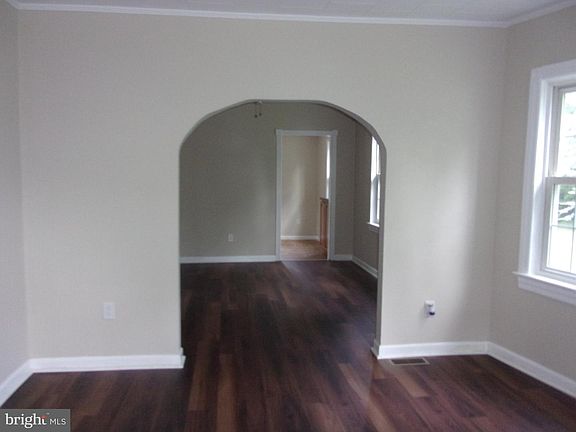 3rd image of 20 Elm Ave