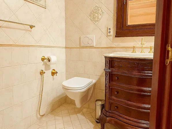 120 Oceana Drive West image 5 of 13