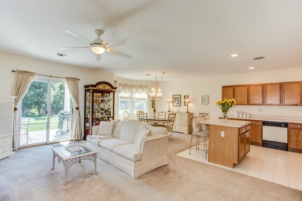 2706 Willow Ponds Dr, Riverhead, NY 11901 Out East