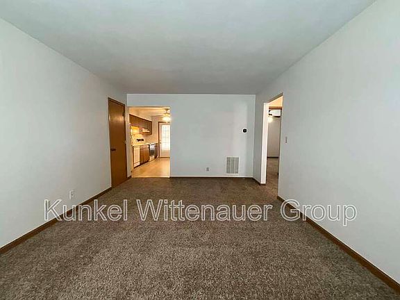 5th image of 921 Georgetowne Dr