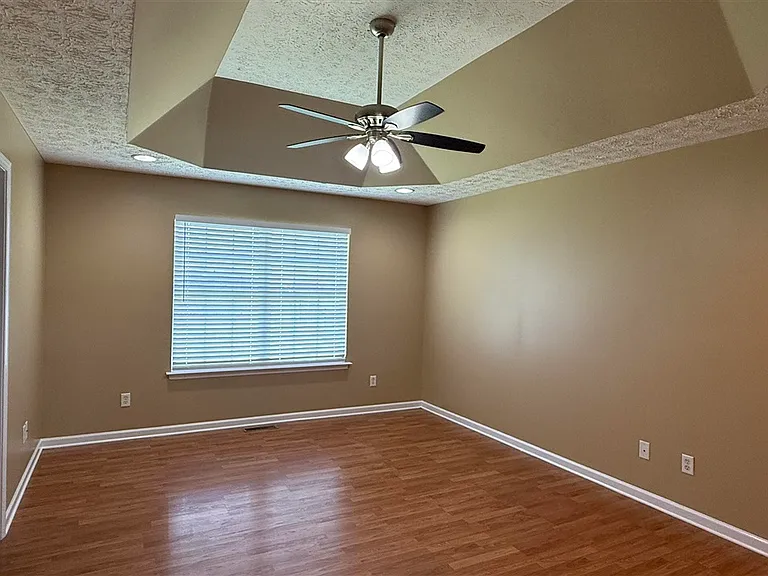 403 Cedar Hollow Dr — Photo 10