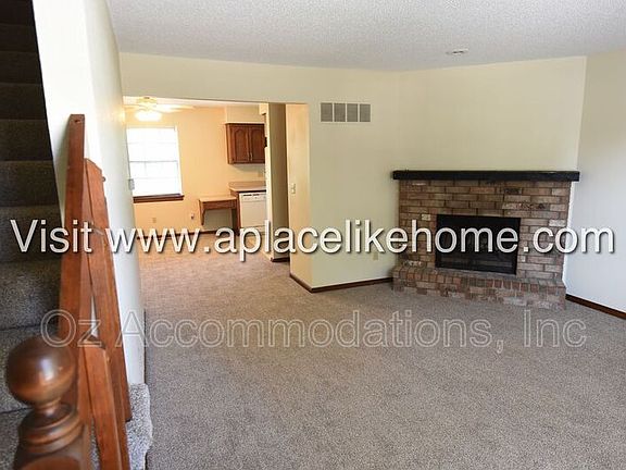 3rd image of 418 NE Timbercreek Dr