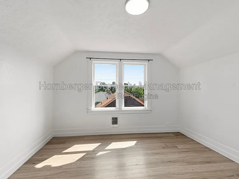 2719 E Columbia Ave — Photo 9