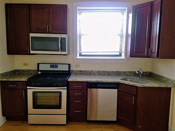 2nd image of 3546 N Oakley Ave #1