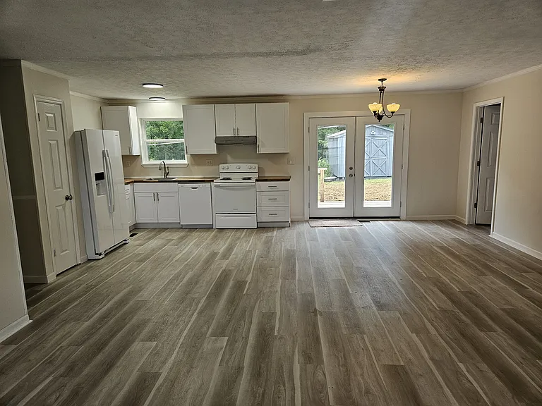 5801 Oakhaven Dr — Photo 1