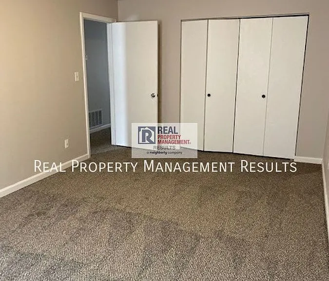 251 E Mulberry St — Photo 8