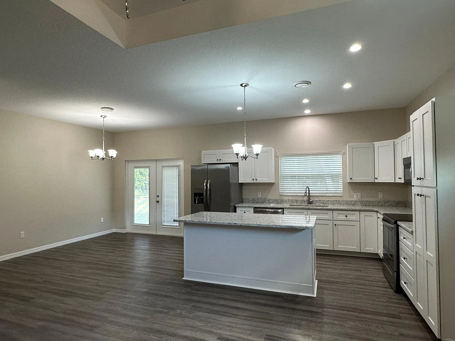 2813 N Canterbury Lake Dr — Photo 2