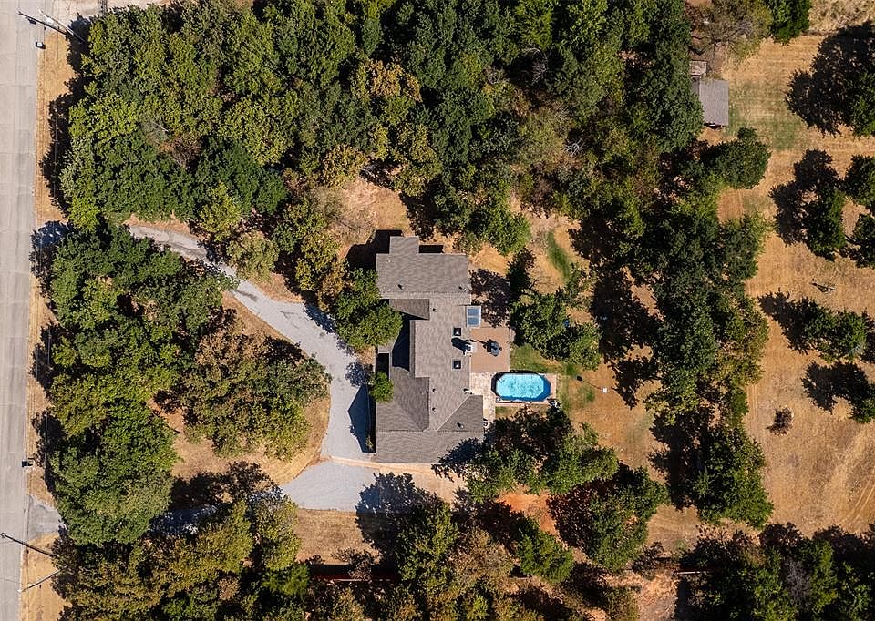 1st image of 12924 Three Oaks Dr