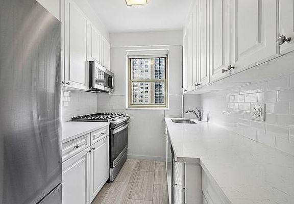 5th image of 300 E 57th St APT 14B