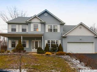 10 Maple Leaf Dr, Belford, NJ 07718