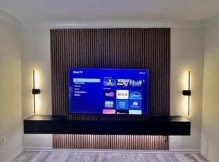 321 Senate Ct #Id1473424p, Herndon, VA 20170