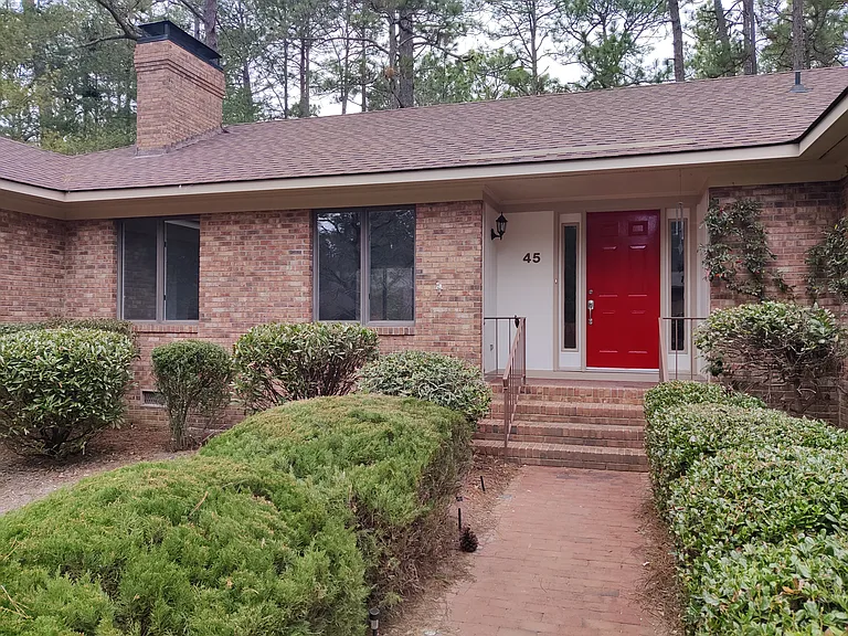 45 SW Lake Forest Dr — Photo 2