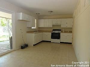 3rd image of 213 Ivy Ln