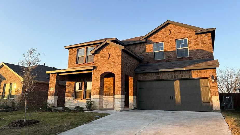 1st image of 821 Riverbrook Ln
