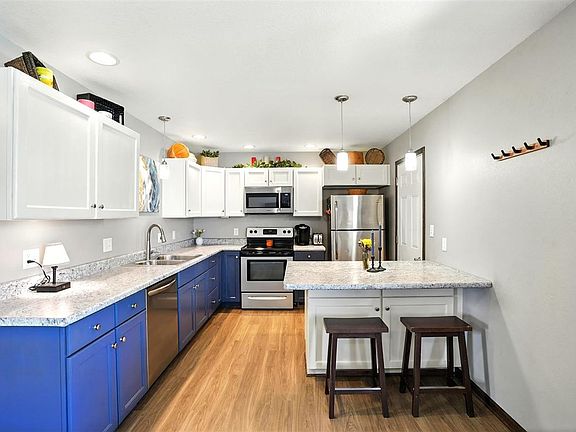5th image of 1610 Highland Ave N