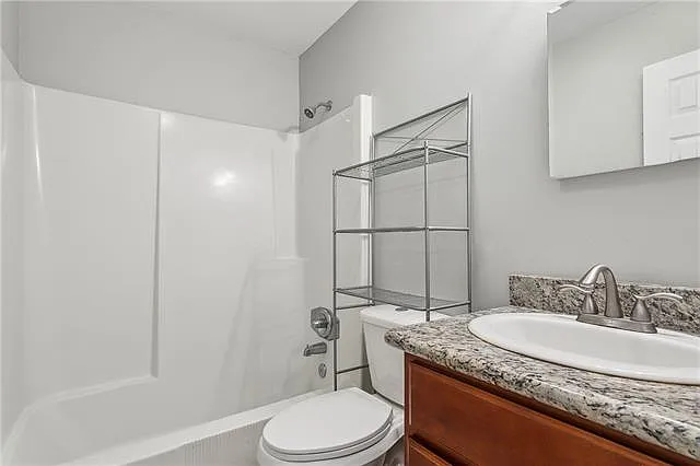 723 Adams St #301 — Photo 11
