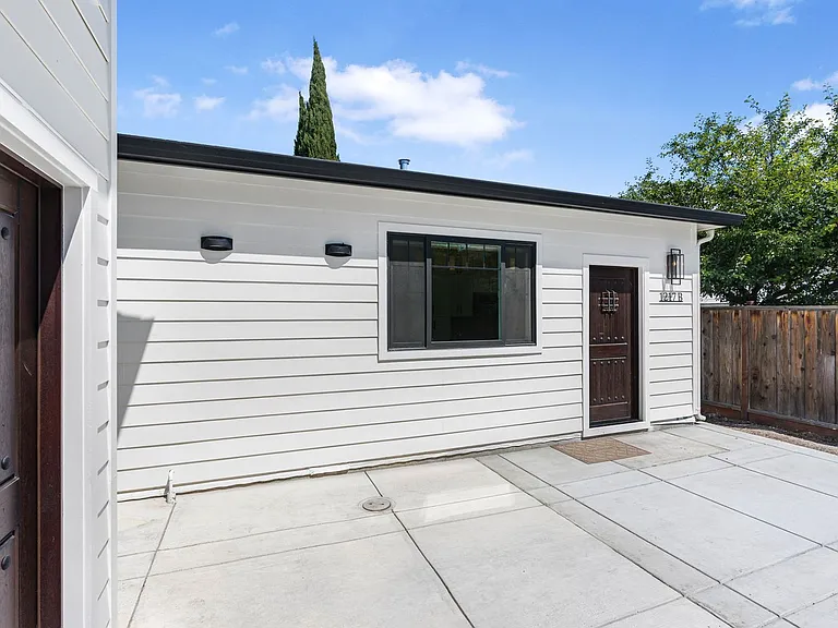 1217 Hester Ave — Photo 6