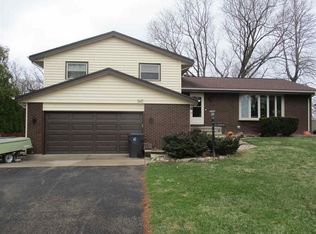 6267 Deepwood Dr, Cherry Valley, IL 61016