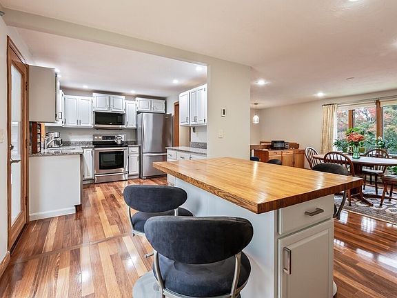 4th image of 57 Paquin Dr