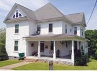 15 Wood St, West Union, WV 26456