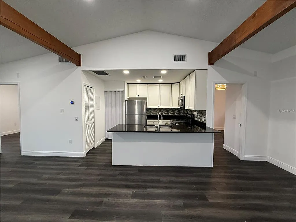 2 bed, 2.0 bath, 958 sqft, $1,700 — Photo 4