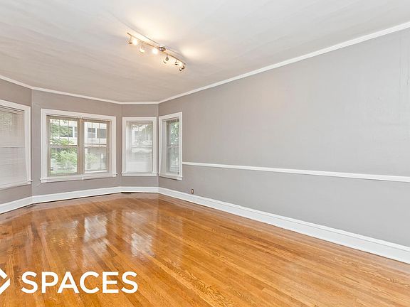 3rd image of 546 W Cornelia Ave APT 1E