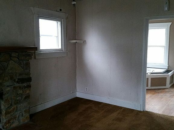 3rd image of 1218 Daviess St