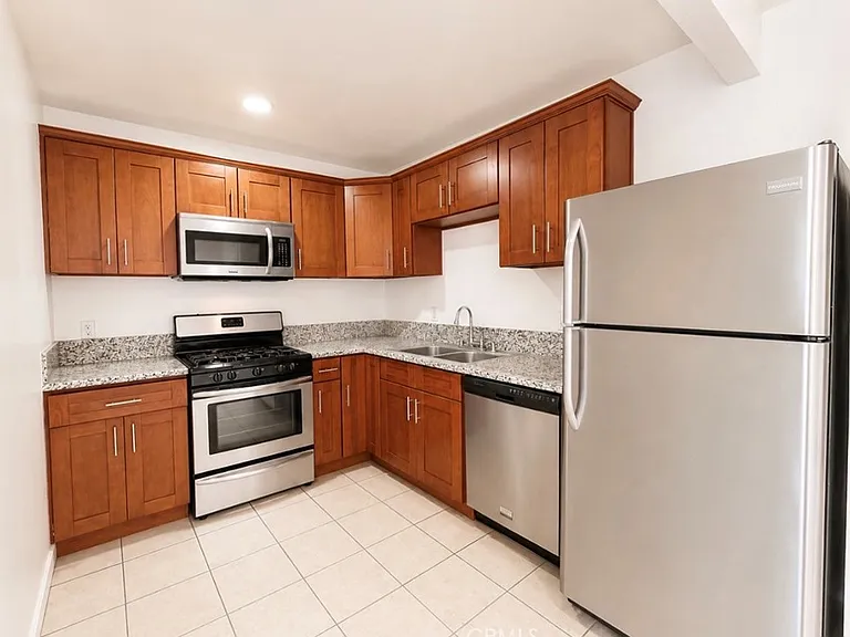 1372 W 36th St #3 — Photo 2