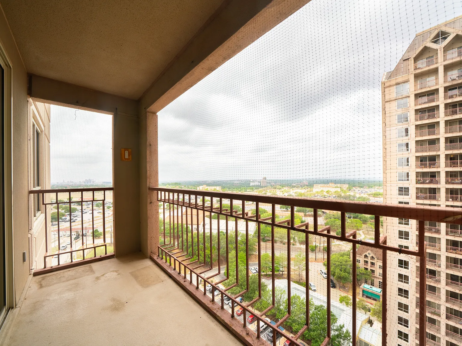Elegant Senior Living Condo with Modern Upgrades — Photo 2