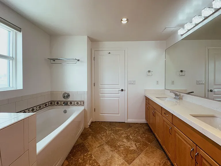555 Front St #602 — Photo 29