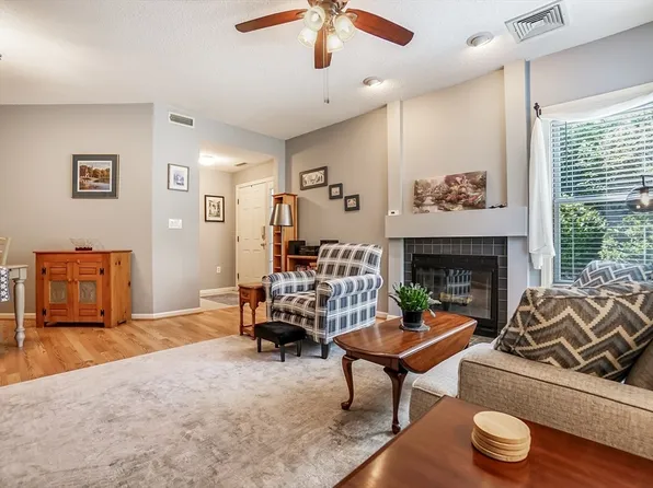 32 Hammond Pl #32, Woburn, MA 01801